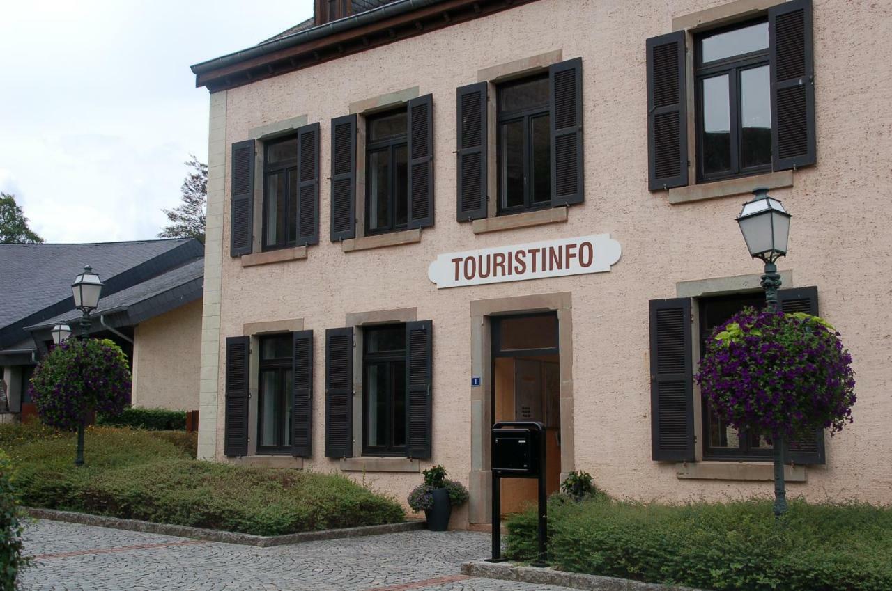 Peitche Lauer Hotel Useldange Bagian luar foto